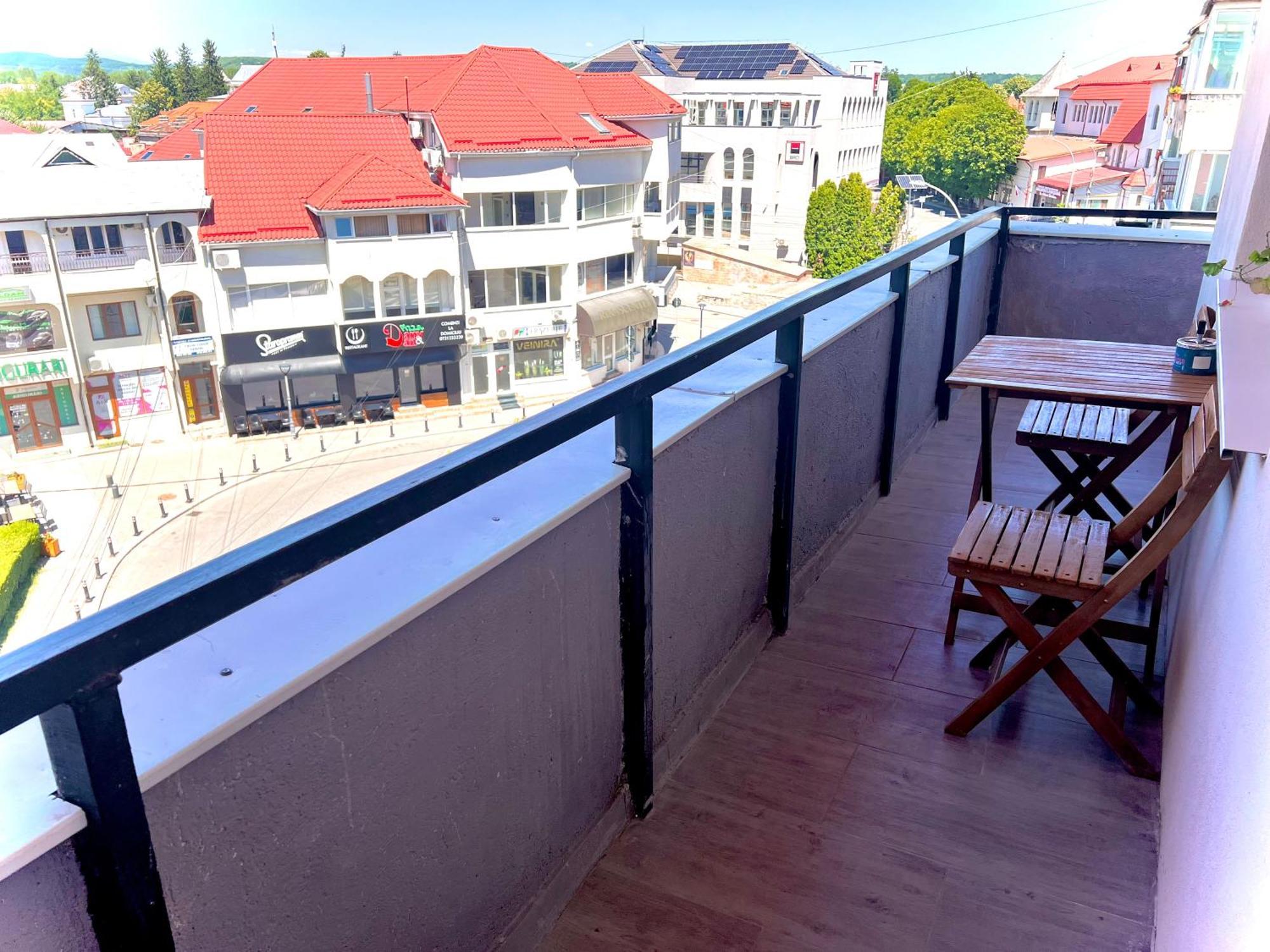 Old Town View- Ultracentral Apartment Targoviste Dış mekan fotoğraf