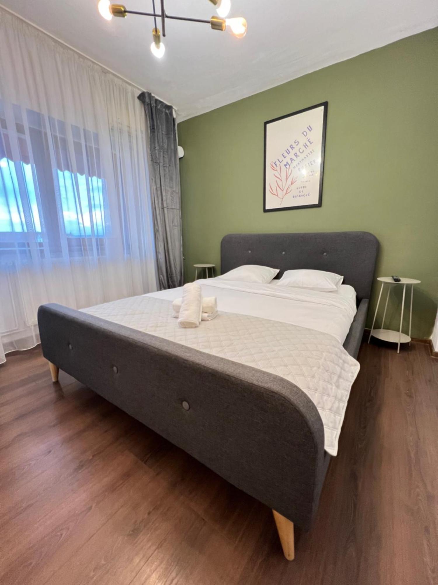 Old Town View- Ultracentral Apartment Targoviste Dış mekan fotoğraf